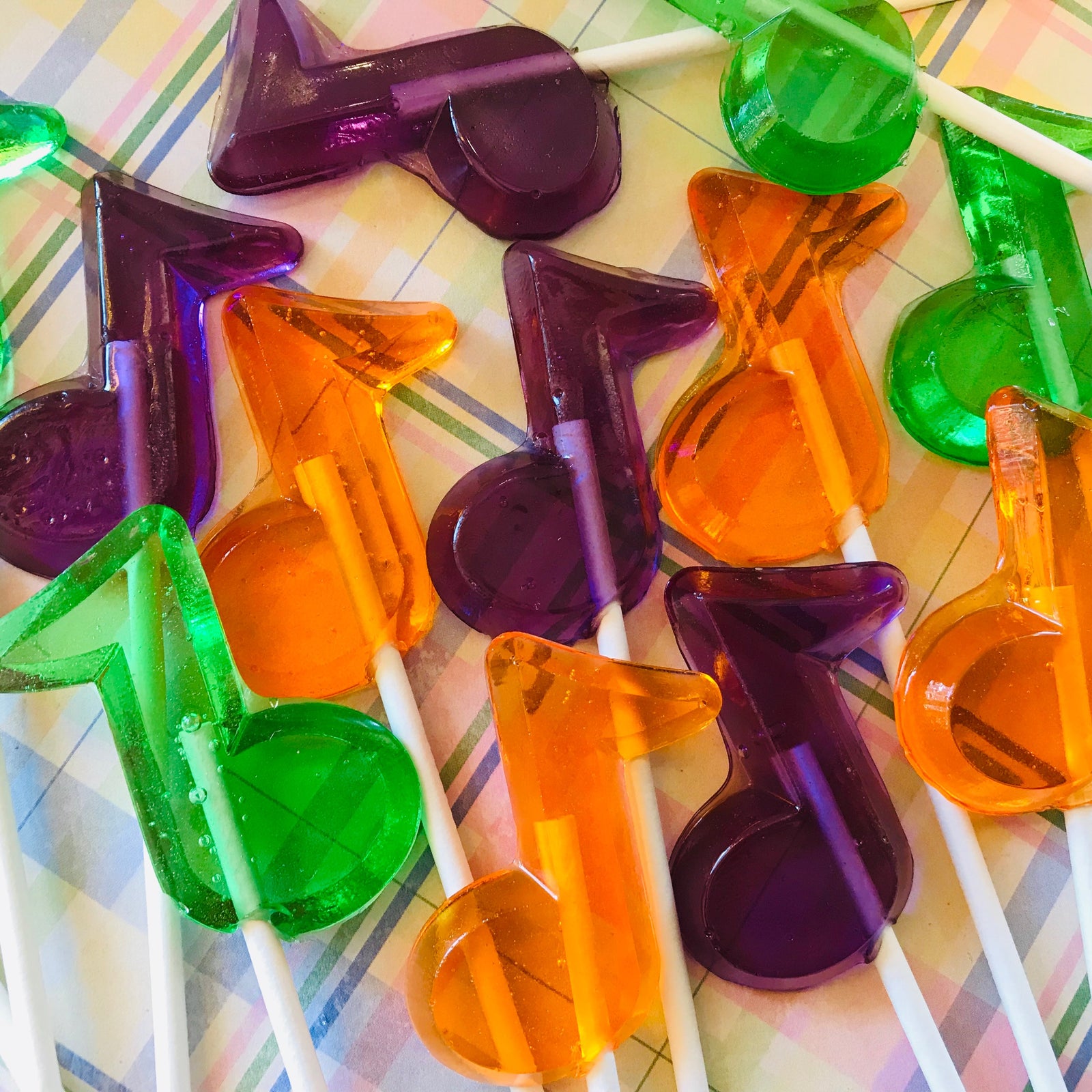 Music Note Lollipops 12-piece set by I Want Candy!