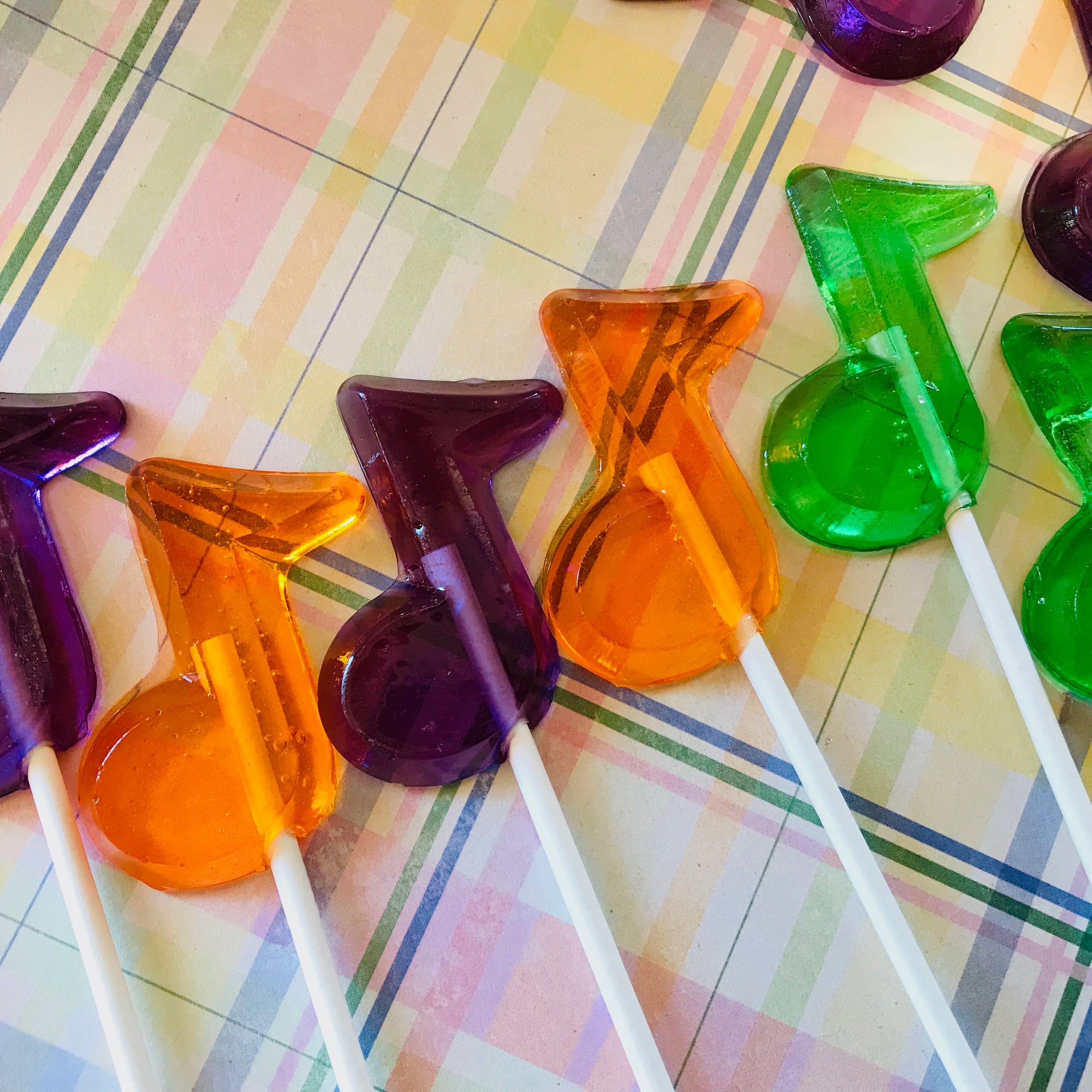 Music Note Lollipops 12-piece set by I Want Candy!