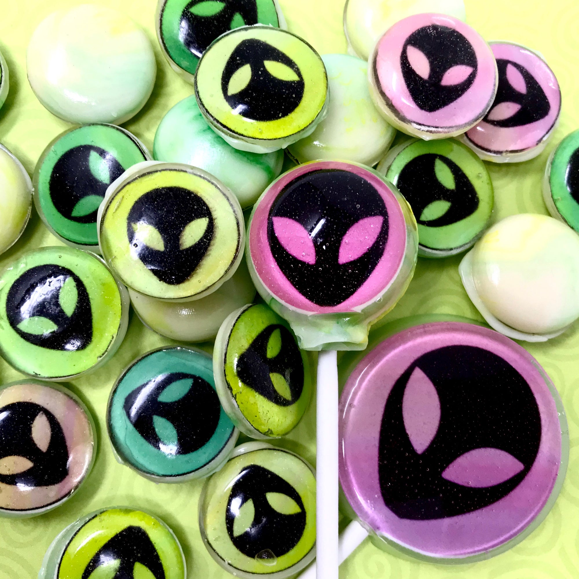 Aliens: We Are Not Alone Bites by I Want Candy!