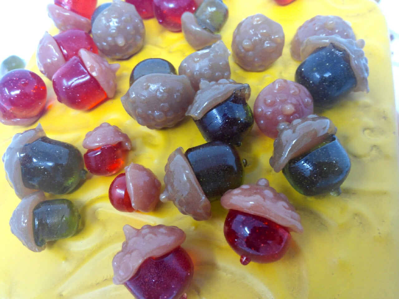 Sweet Glittered Mini Acorns by I Want Candy!